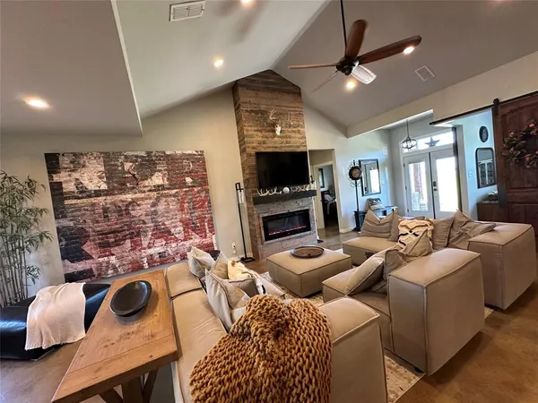 $599,900 | 265 Lake Point Road, Comanche, TX 76442