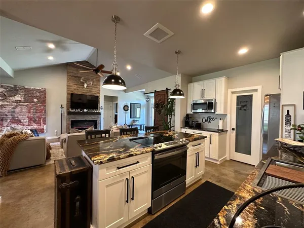 $599,900 | 265 Lake Point Road, Comanche, TX 76442
