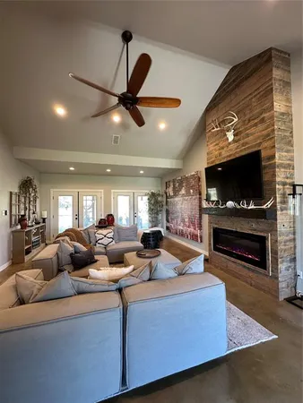 $599,900 | 265 Lake Point Road, Comanche, TX 76442