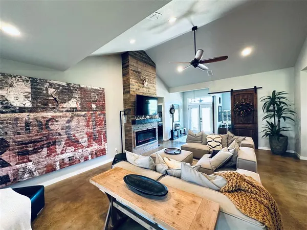 $599,900 | 265 Lake Point Road, Comanche, TX 76442