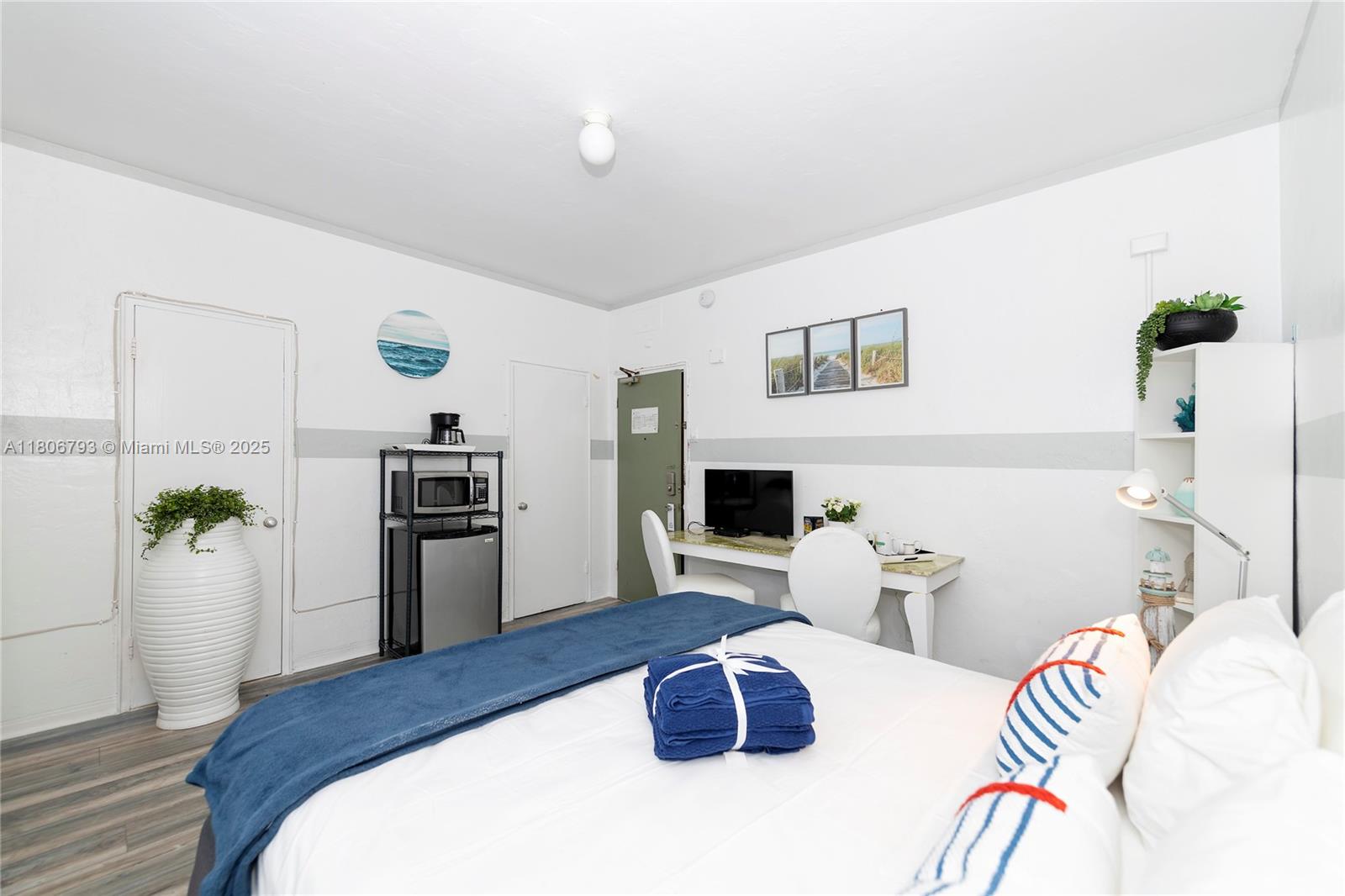 6760 Collins Avenue, Unit 17 Miami Beach, FL 33141 - Photo 5 of 6