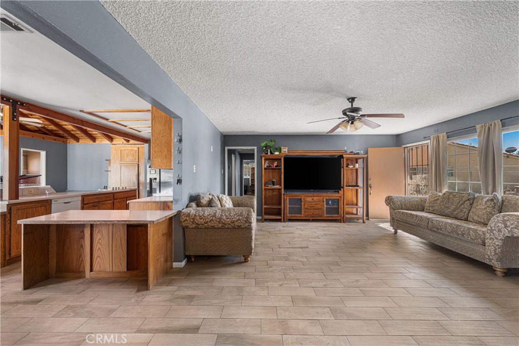 12579 Kewanna Road Apple Valley, CA 92308 - Photo 8 of 35 Gallery Image 8