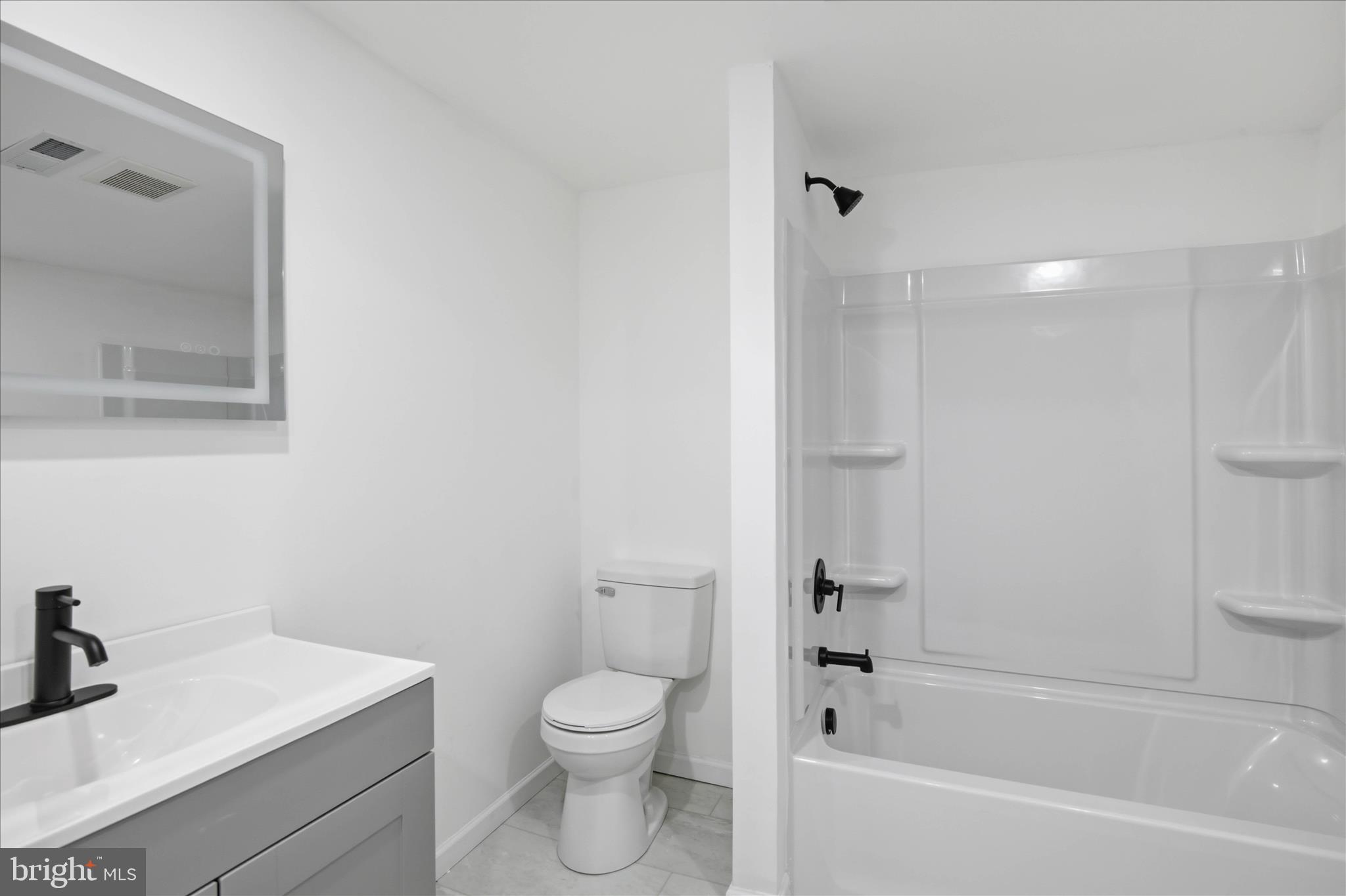 751 High Street Lancaster, PA 17603 - Photo 26 of 41 a bath room with a toilet a sink and a bath tub