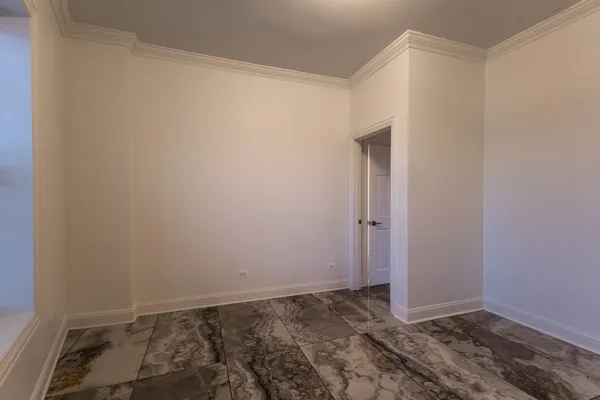 $3,000 | 6712 North Clark Street, Unit 2, Chicago, IL 60626