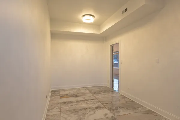 $3,000 | 6712 North Clark Street, Unit 2, Chicago, IL 60626