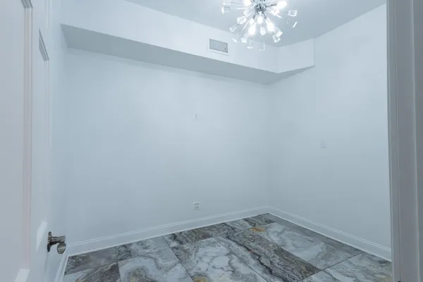$3,000 | 6712 North Clark Street, Unit 2, Chicago, IL 60626