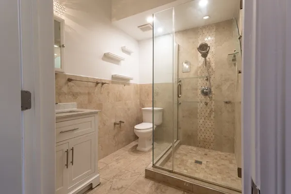 $3,000 | 6712 North Clark Street, Unit 2, Chicago, IL 60626
