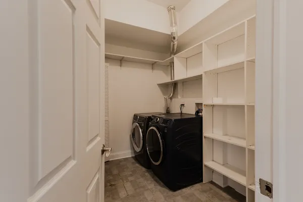 $3,000 | 6712 North Clark Street, Unit 2, Chicago, IL 60626
