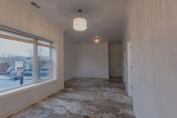 $3,000 | 6712 North Clark Street, Unit 2, Chicago, IL 60626