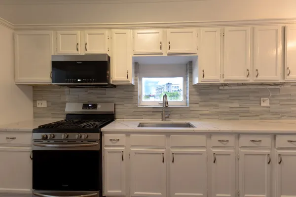 $3,000 | 6712 North Clark Street, Unit 2, Chicago, IL 60626