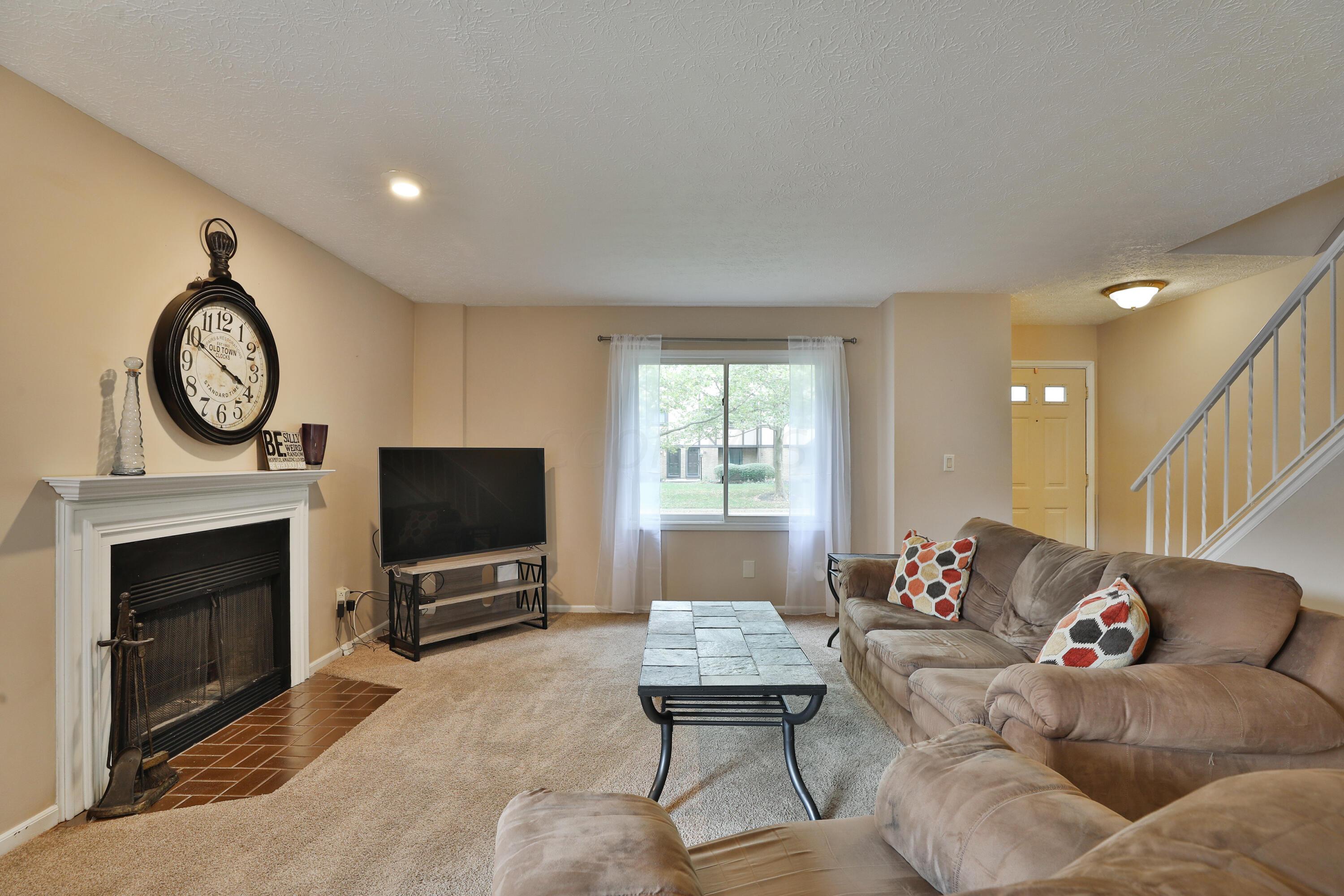 5365 Reed Road Columbus, OH 43235 - Photo 6 of 37 Open Living Room