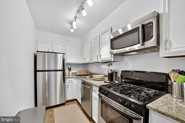 $2,700 | 1245 4th Street Southwest, Unit 803, Washington, DC 20024