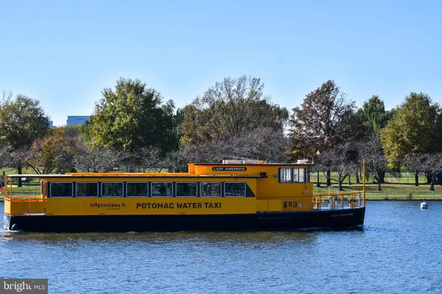 $2,700 | 1245 4th Street Southwest, Unit 803, Washington, DC 20024