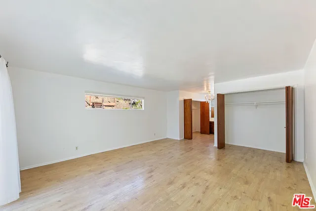 a view of empty room with ceiling fan