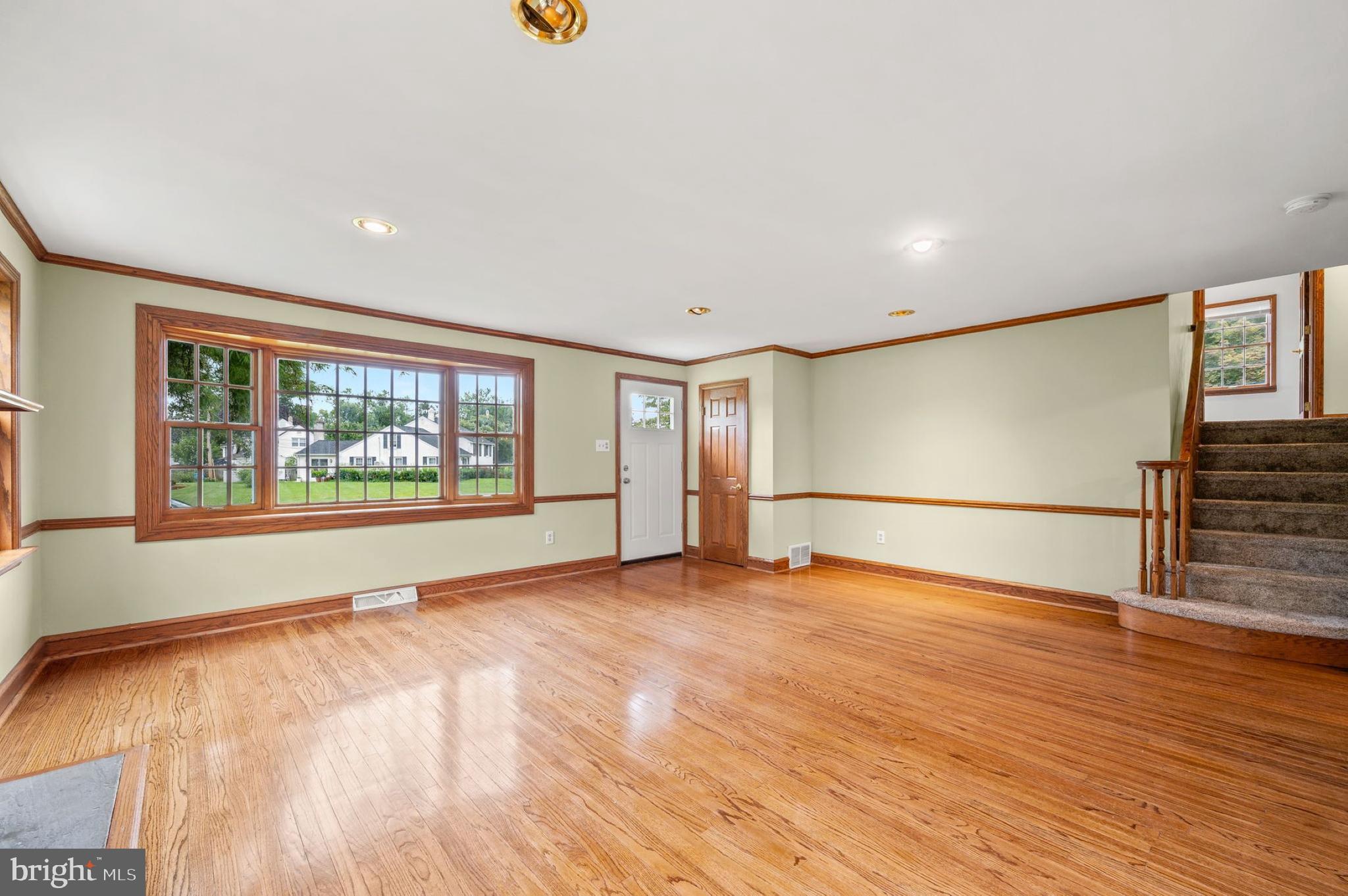 113 Westminster Drive Wallingford, PA 19086 - Photo 12 of 30 Living Room