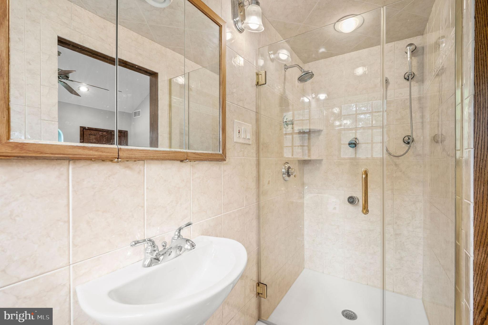 113 Westminster Drive Wallingford, PA 19086 - Photo 22 of 30 En Suite