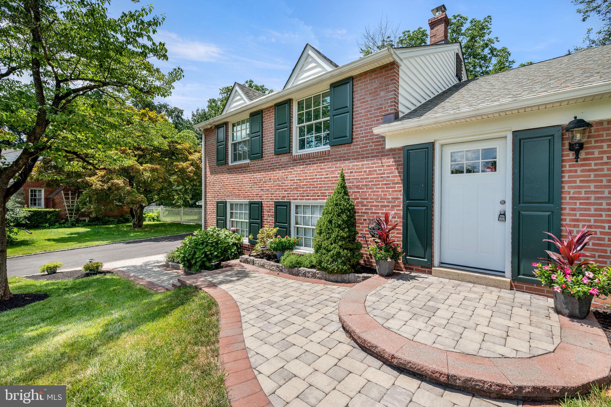 113 Westminster Drive Wallingford, PA 19086 - Photo 4 of 30 Front Patio