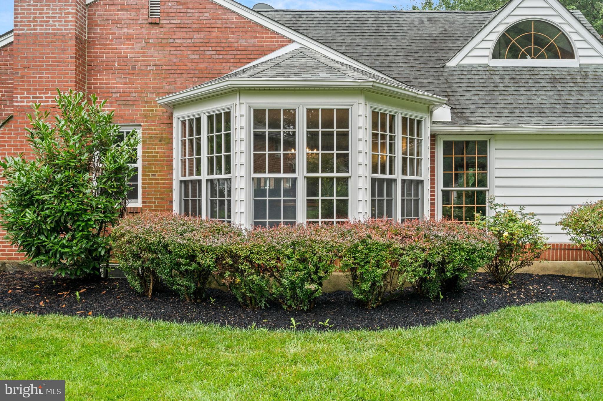 113 Westminster Drive Wallingford, PA 19086 - Photo 9 of 30 Side Exterior