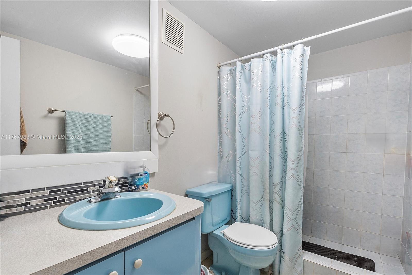 881 Hialeah Drive Hialeah, FL 33010 - Photo 12 of 17