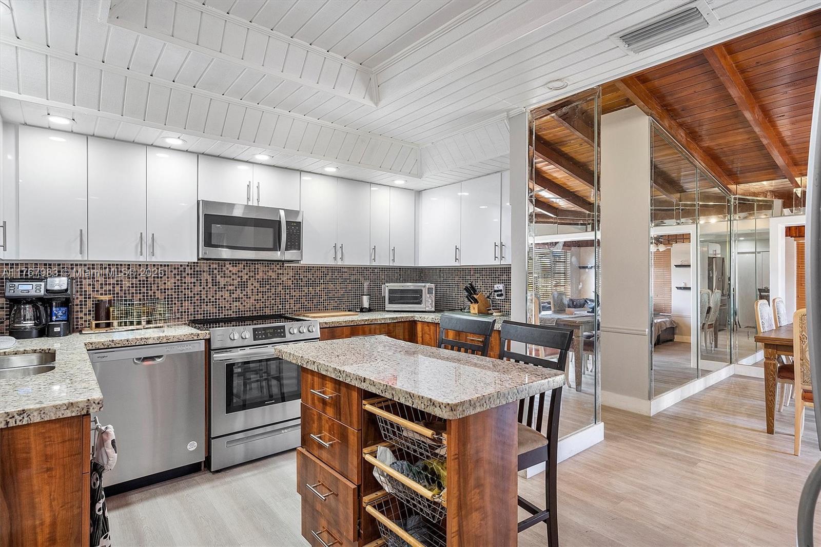 881 Hialeah Drive Hialeah, FL 33010 - Photo 4 of 17