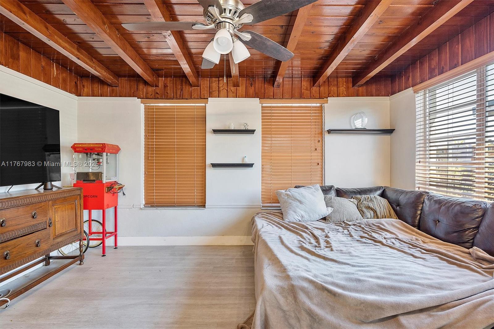 881 Hialeah Drive Hialeah, FL 33010 - Photo 6 of 17