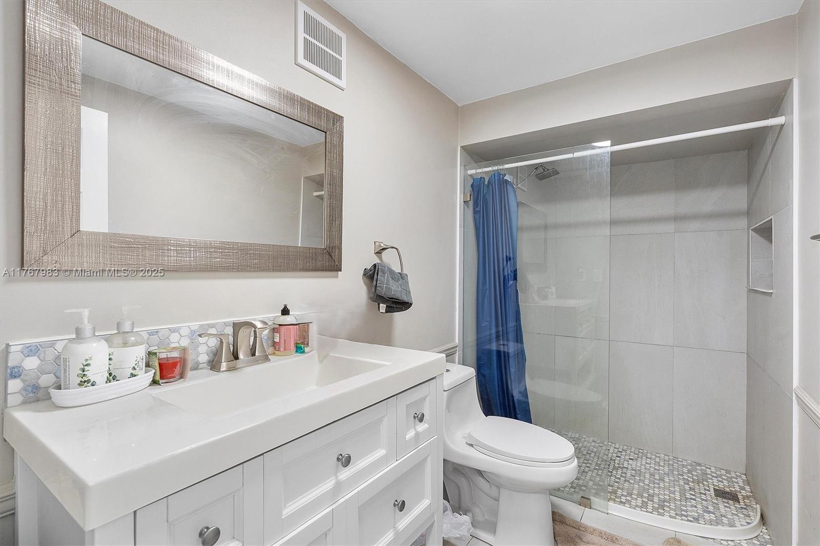 881 Hialeah Drive Hialeah, FL 33010 - Photo 8 of 17