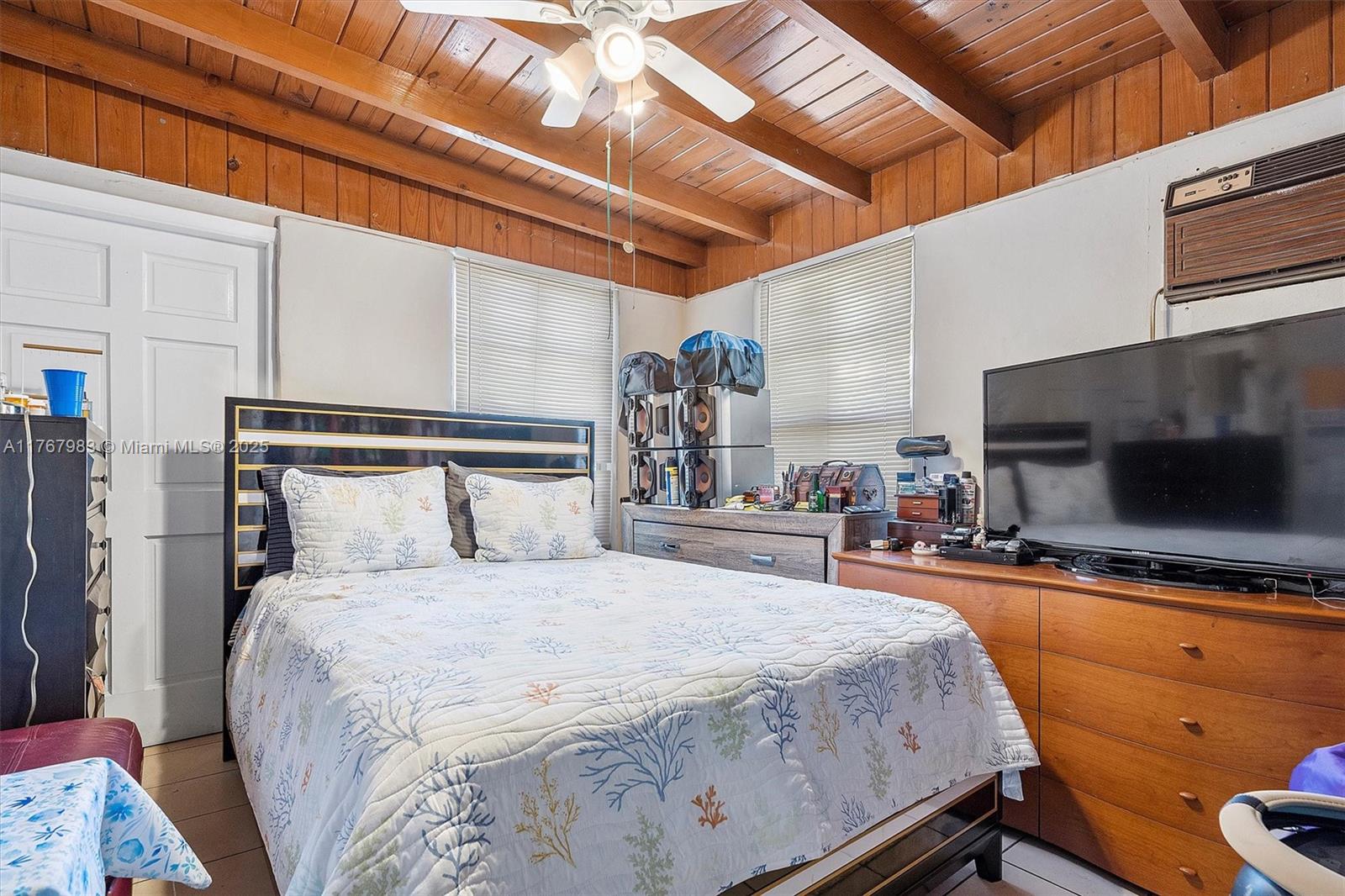 881 Hialeah Drive Hialeah, FL 33010 - Photo 9 of 17