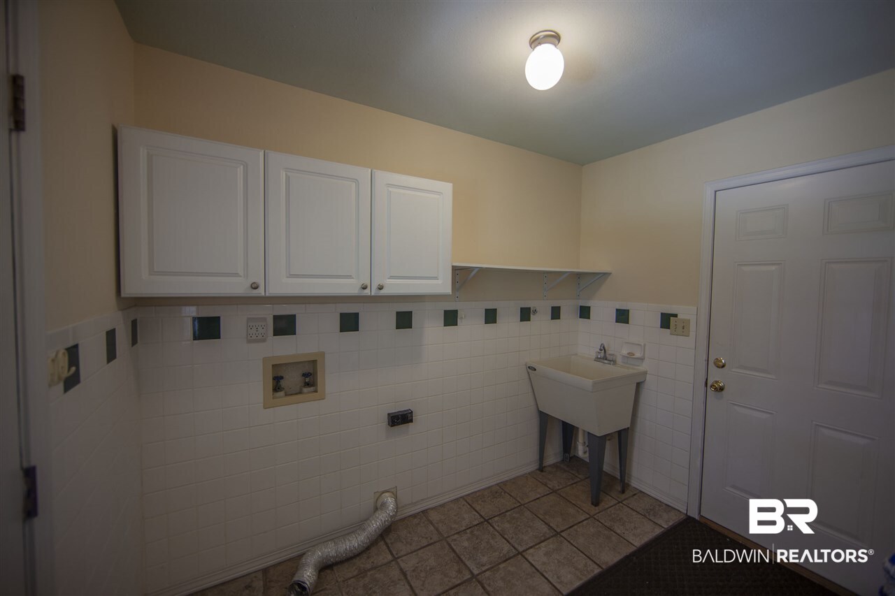 7447 Oak Drive Foley, AL 36535 - Photo 28 of 42 Utility Room