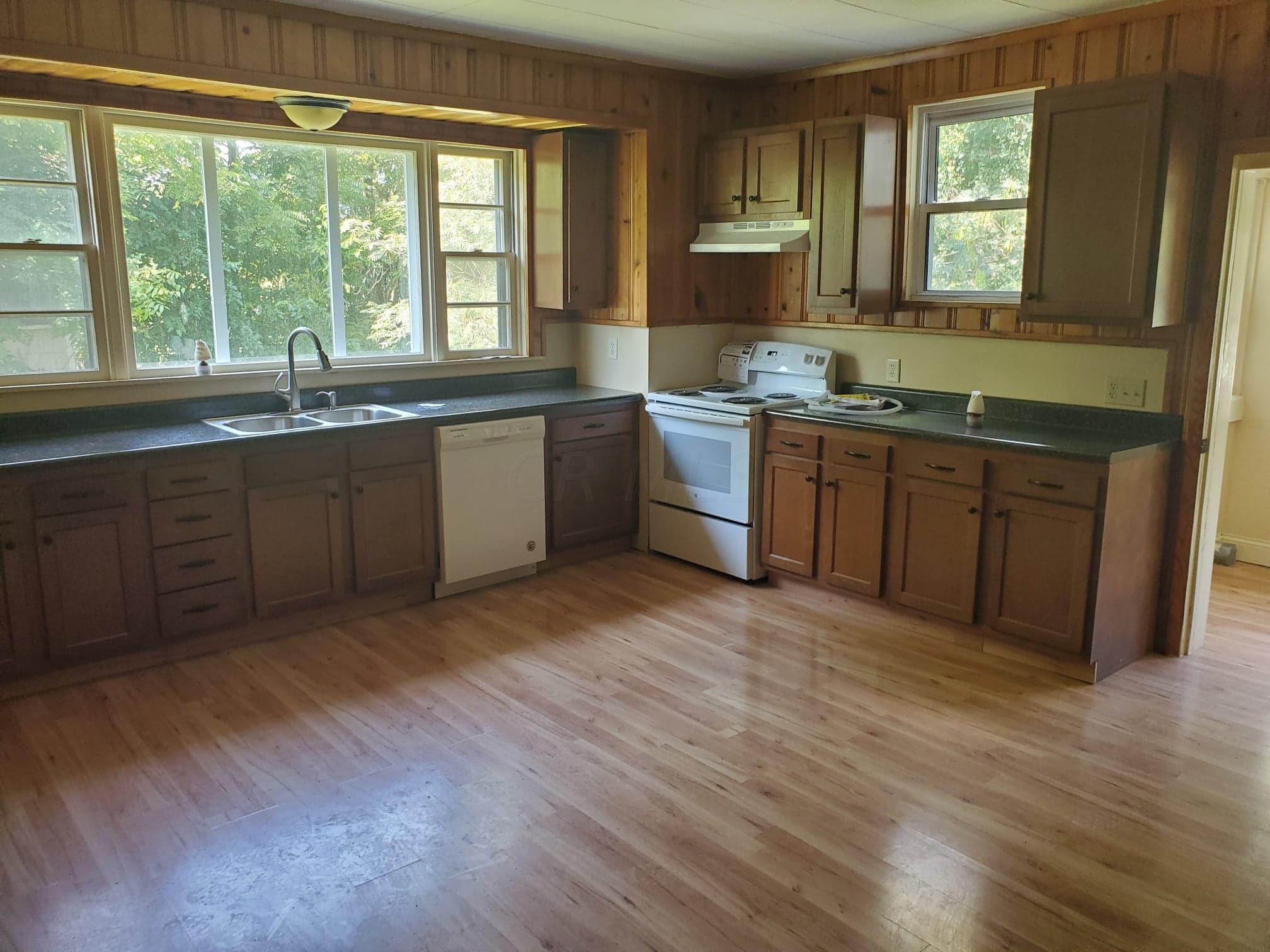 7905 Old Town Road Mount Perry, OH 43760 - Photo 2 of 18