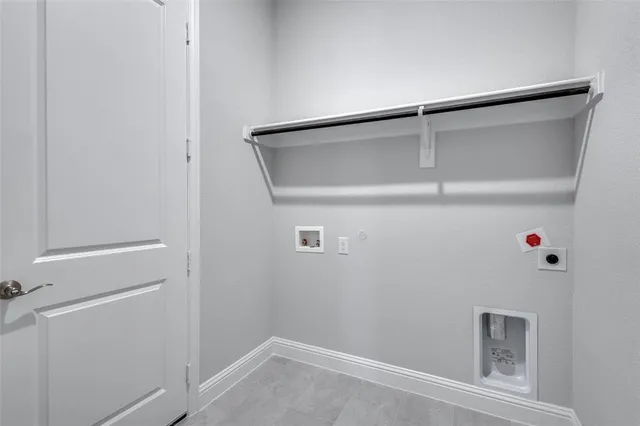 a view of entryway and kitchen