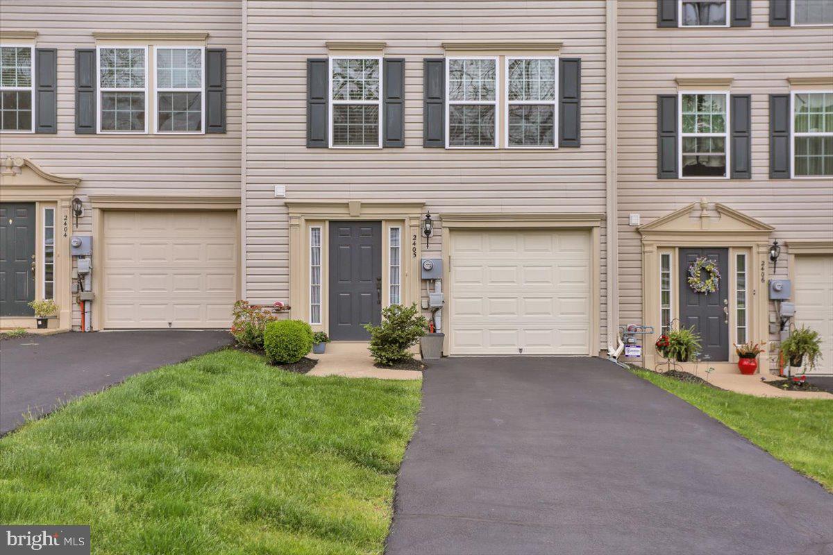 2405 Orchard View Road Reading, PA 19606 - Photo 2 of 20