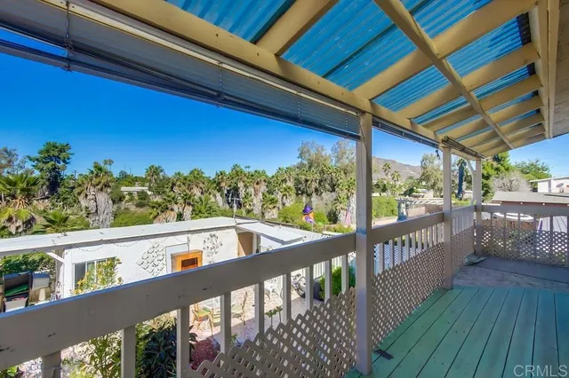 a view of a houses with a yard