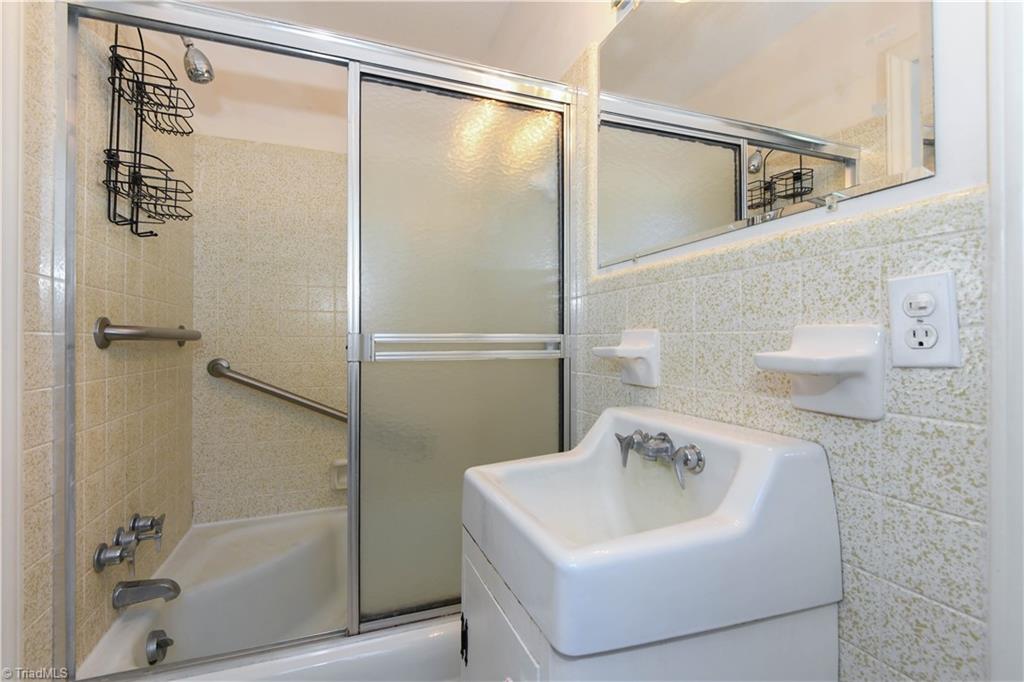 2153 Colony Road Gibsonville, NC 27249 - Photo 13 of 26 Jack N Jill Bath between 2nd & 3rd Bedroom