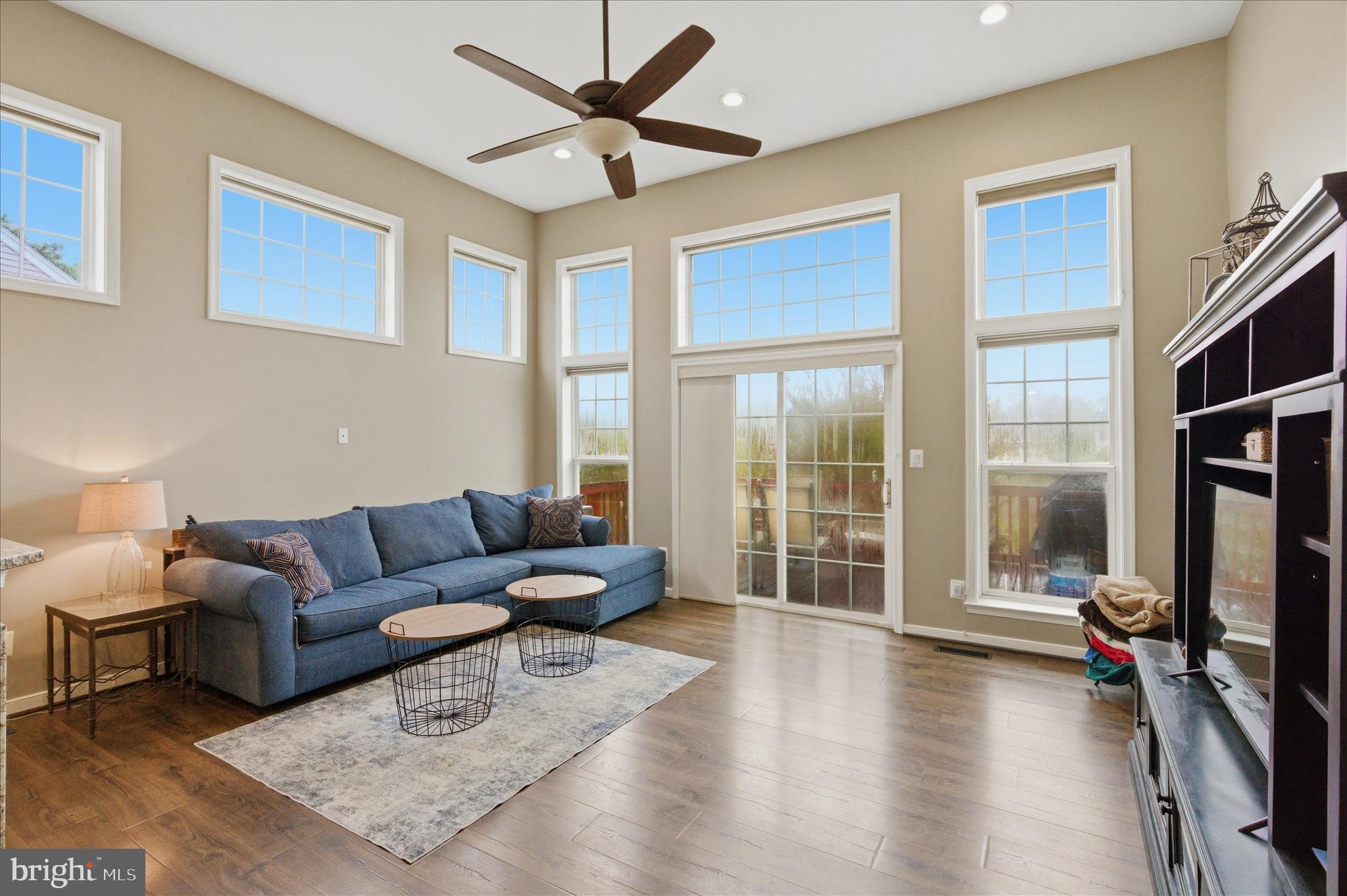 43605 Wembley Lane Chantilly, VA 20152 - Photo 6 of 41 Family Room w/ high ceilings overlooking pond