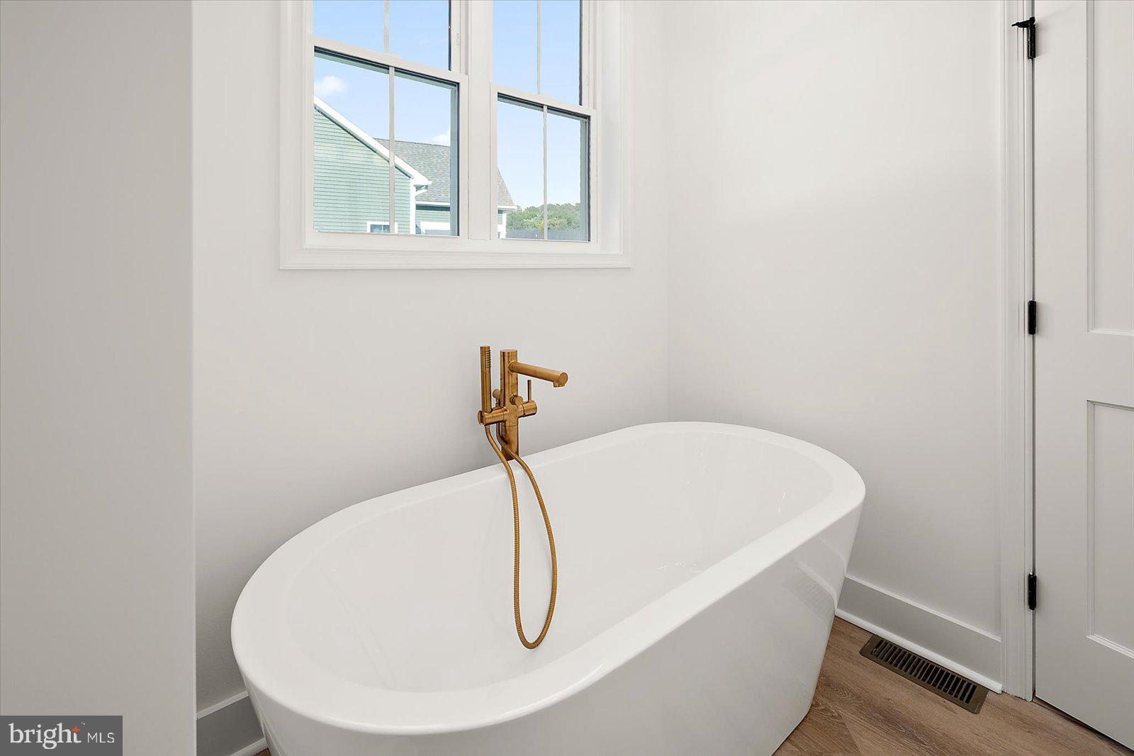 75 King Richard Road Berlin, MD 21811 - Photo 37 of 107 Free standing soaking tub