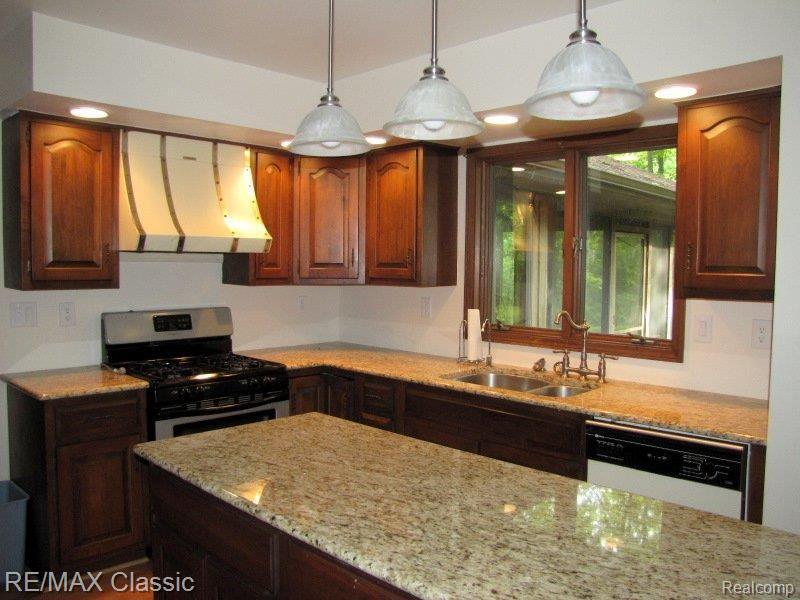 27485 Martindale Road New Hudson, MI 48165 - Photo 6 of 17 Additional View of Kitchen