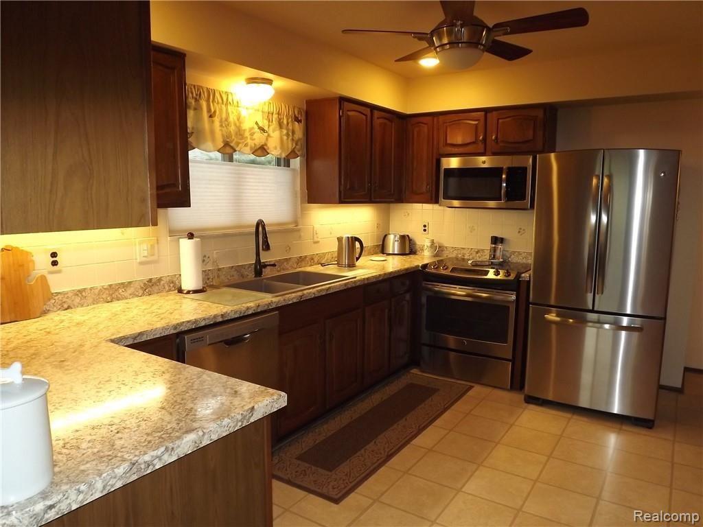 2191 Warrington Road Rochester Hills, MI 48307 - Photo 6 of 17