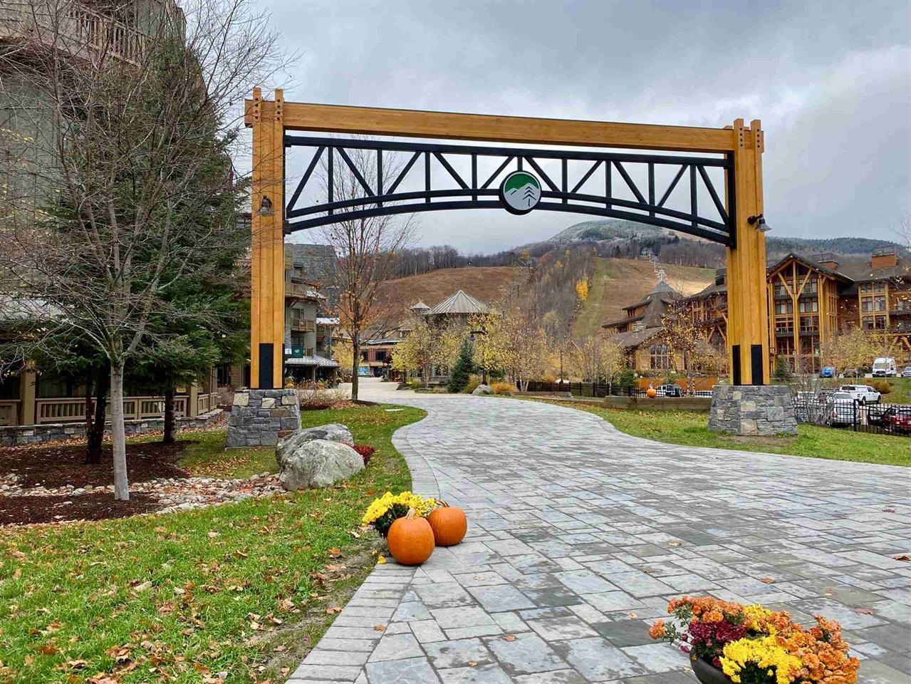 7412 Mountain Road, Unit 402 386 Stowe, VT 05672 - Photo 13 of 38