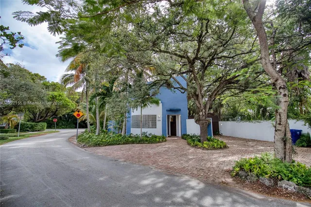 $9,800 | 2200 Lincoln Avenue, Miami, FL 33133