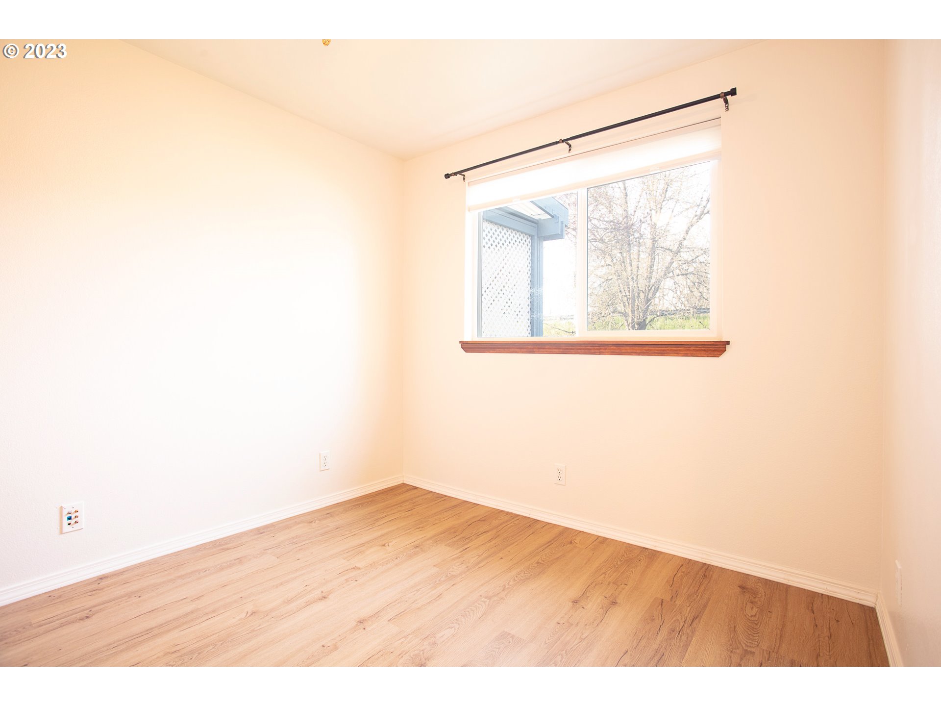 567 Panda Loop Eugene, OR 97401 - Photo 17 of 35 Bedroom