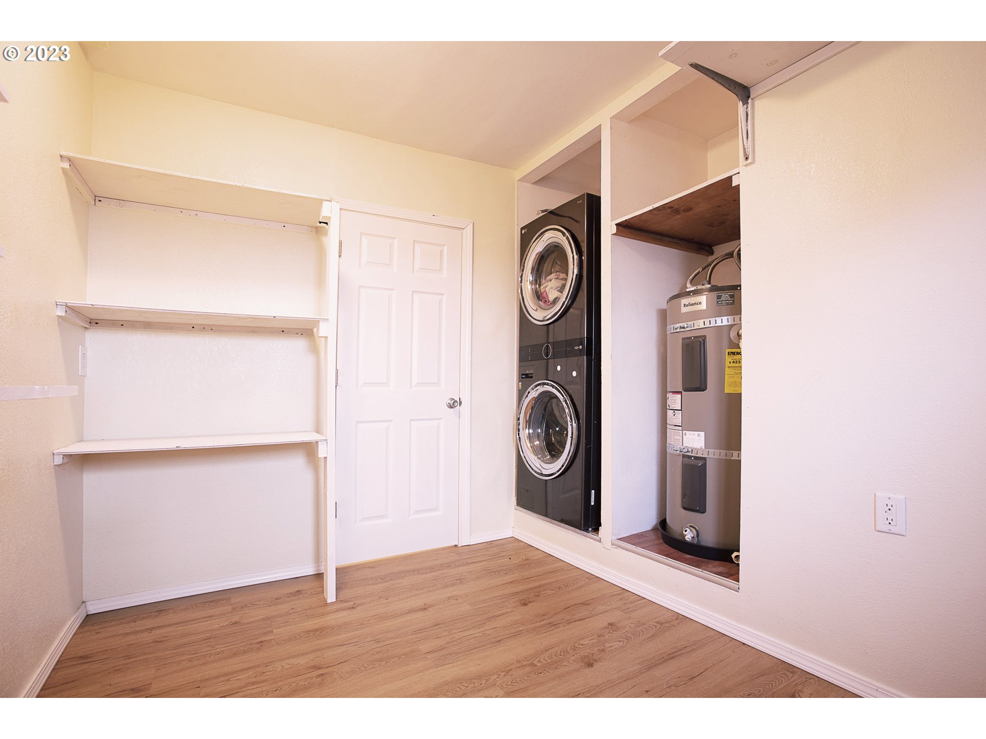 567 Panda Loop Eugene, OR 97401 - Photo 23 of 35 Laundry