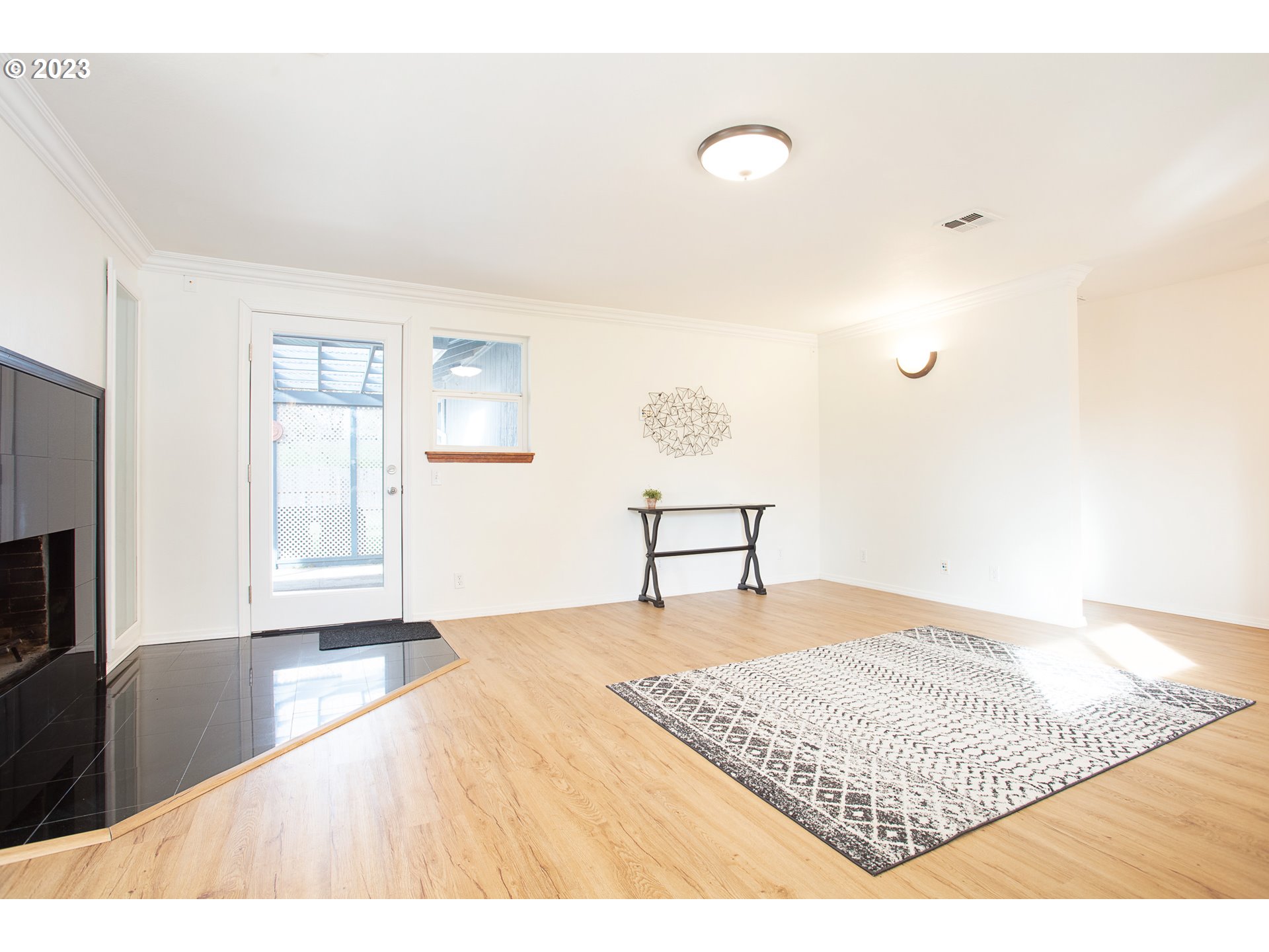 567 Panda Loop Eugene, OR 97401 - Photo 6 of 35 Great Room