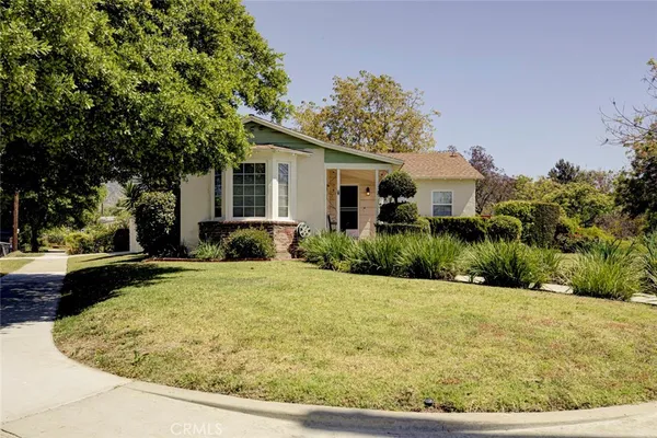 a view of a house with a outdoor space
