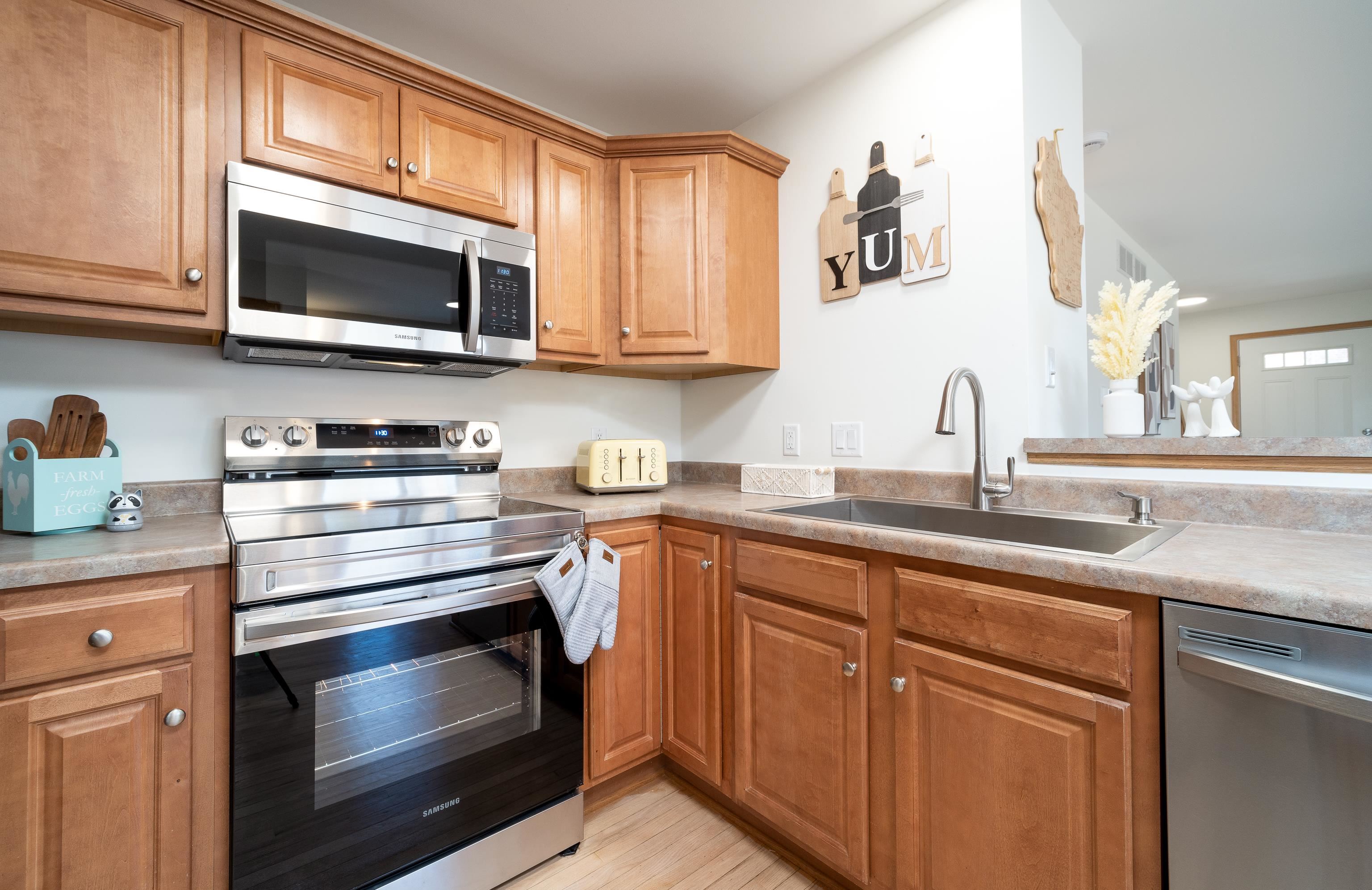 719 Cricket Lane, Unit 6 Middleton, WI 53562 - Photo 12 of 41