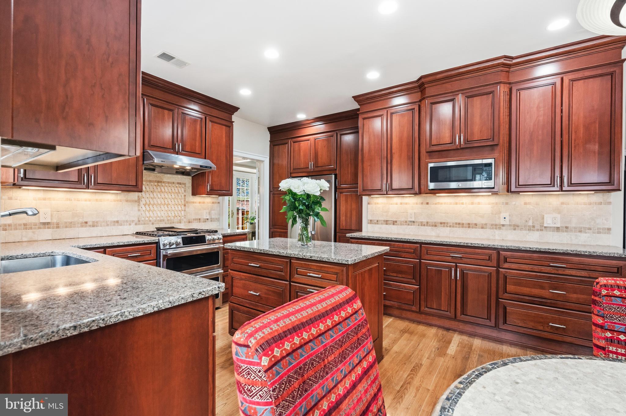 8015 Quarry Ridge Way Bethesda, MD 20817 - Photo 17 of 65