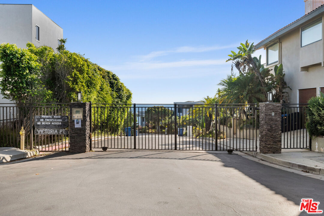 31540 Victoria Point Road Malibu, CA 90265 - Photo 5 of 22 Gallery Image 5