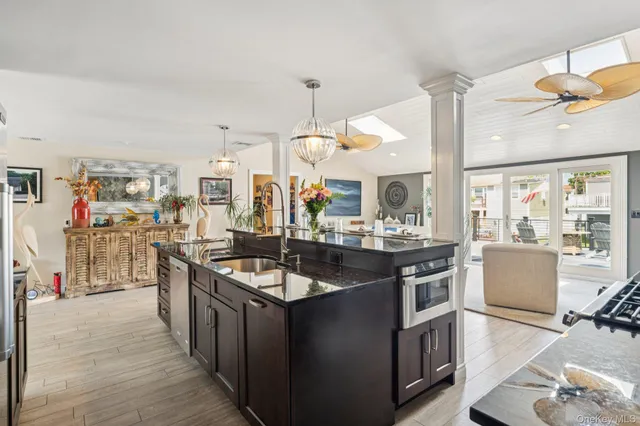 $899,000 | 650 South 9th Street, Lindenhurst, NY 11757