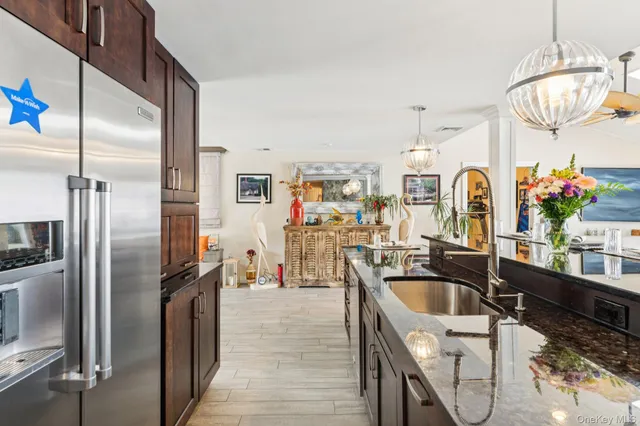 $899,000 | 650 South 9th Street, Lindenhurst, NY 11757