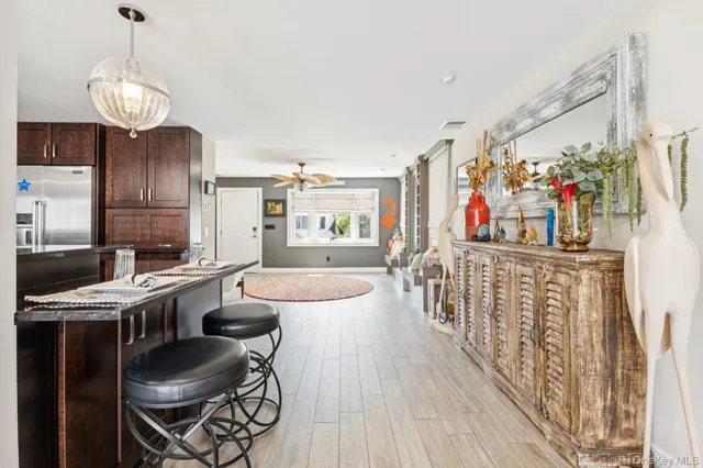 $899,000 | 650 South 9th Street, Lindenhurst, NY 11757