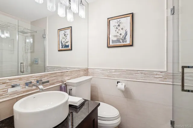 $899,000 | 650 South 9th Street, Lindenhurst, NY 11757